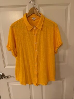 Anthropologie Dylan Button Women’s Medium Yellow Short Sleeve Top Shirt EUC